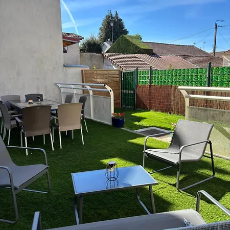 Maison De Charme-3 Suites-terrasse Jardin 6 Adu- 2 Enf- Climatisee Ferienhaus Moulins (Allier)